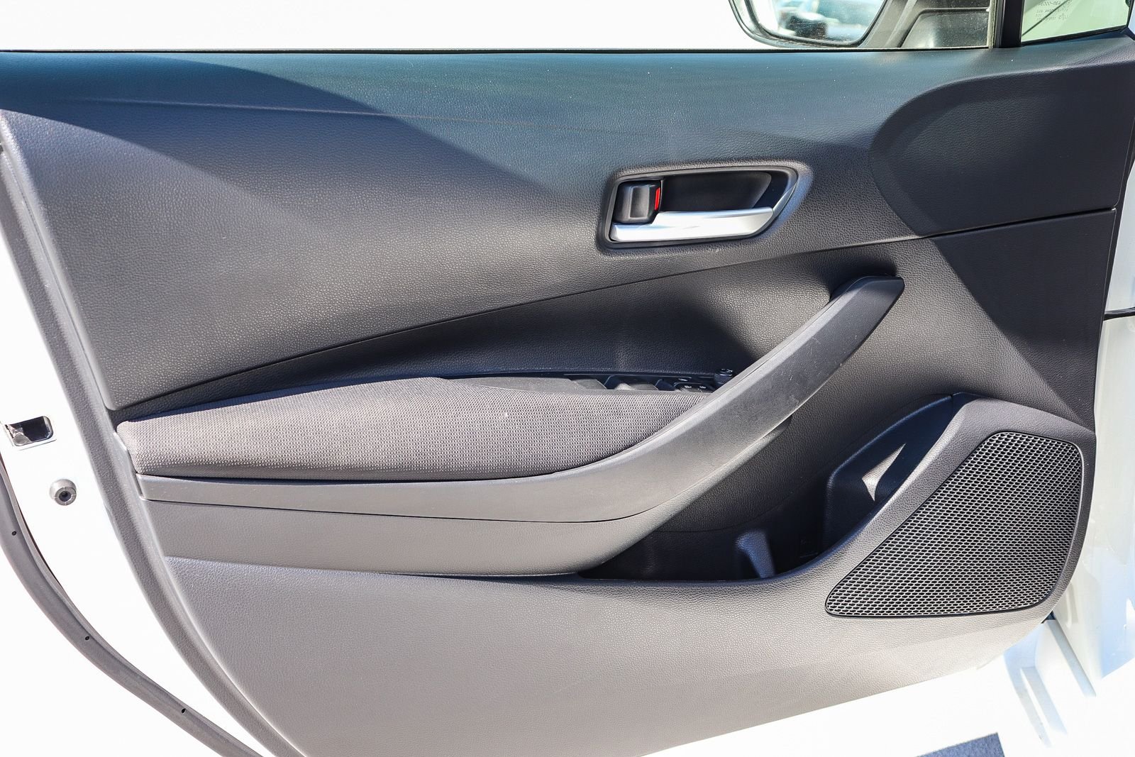 Used 2021 White Toyota LE image 16