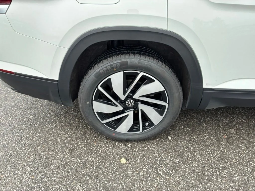 Certified Used 2024  Volkswagen 2.0T SE w/Technology image 63