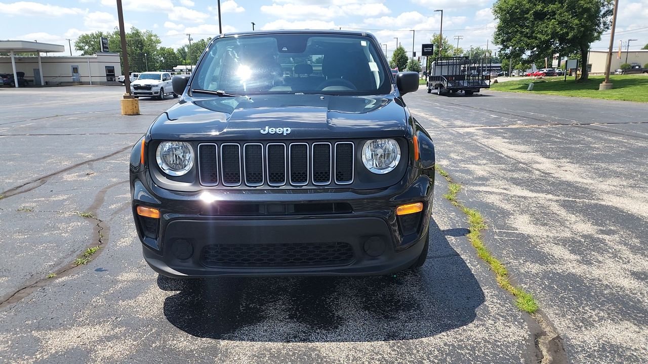 Used 2023 Black Clearcoat Jeep Latitude image 3