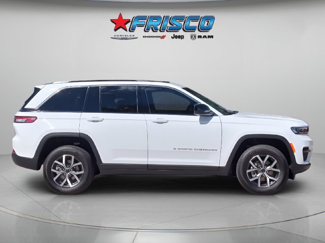 New 2027 Bright White Clear-Coat Paint Jeep Laredo X image 2
