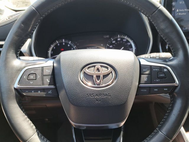 Used 2020 Gray Toyota Platinum image 15