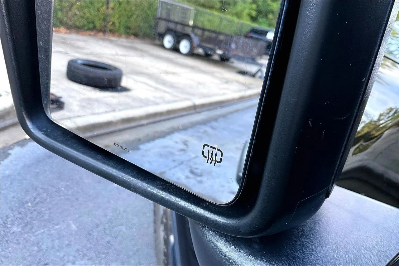Used 2021 Black Jeep Sahara image 27