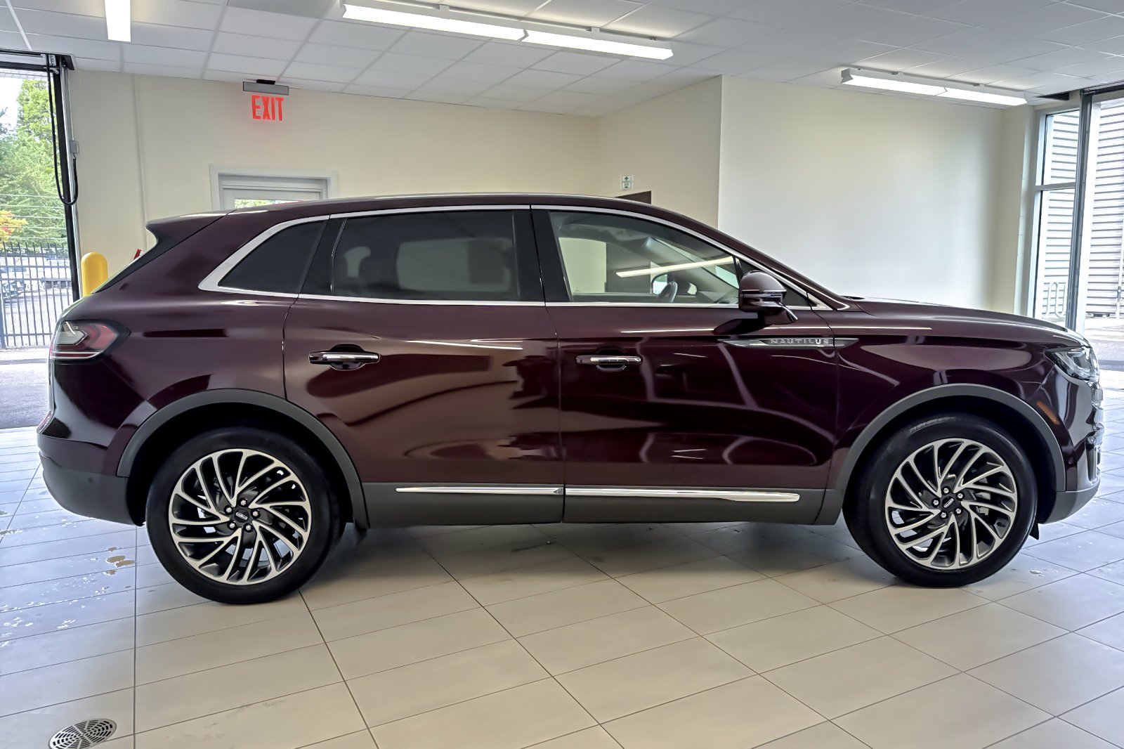 Certified Used 2019 Burgundy Velvet Metallic Tinted Clearcoat Lincoln Reserve image 3