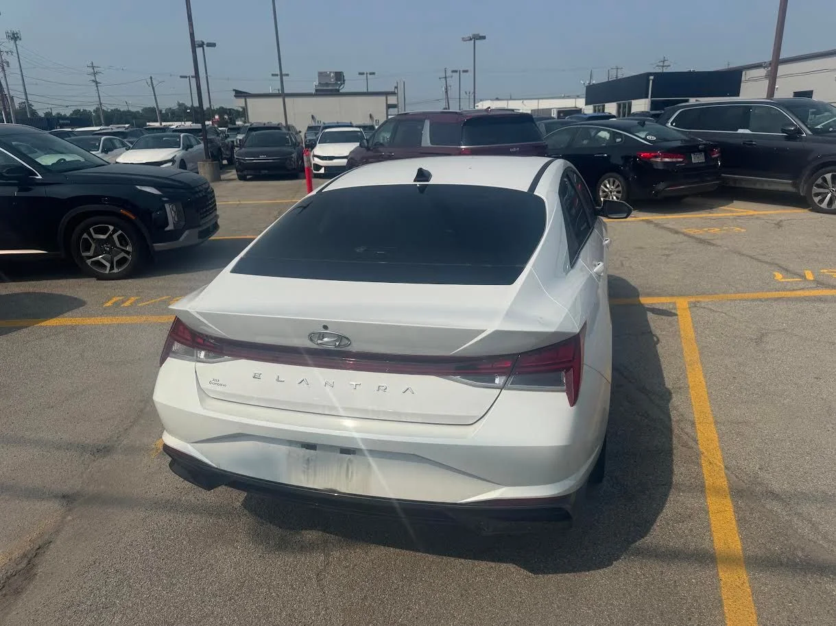 Used 2021 Gray Hyundai SEL image 5