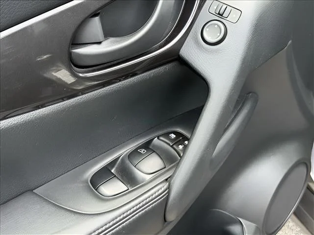 Used 2019 Gray Nissan S image 16