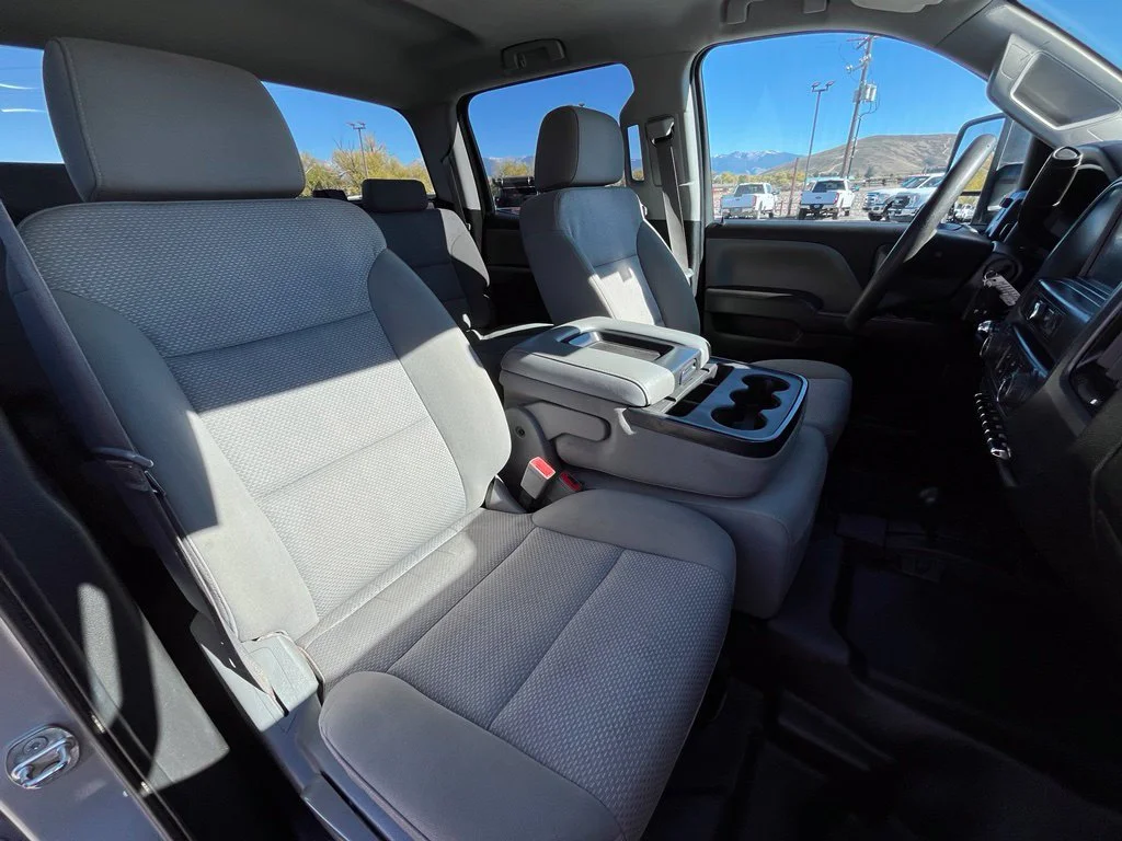 Used 2016 SILVER ICE METALLIC Chevrolet Work Truck image 20
