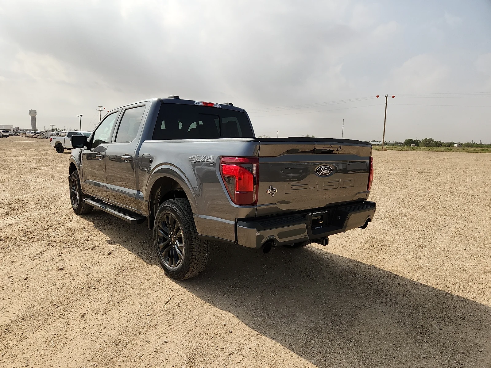 New 2026 Carbonized Gray Metallic Ford XLT image 5
