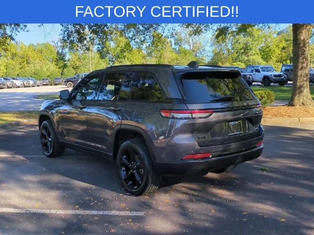 Used 2024 Gray Jeep Altitude X image 3
