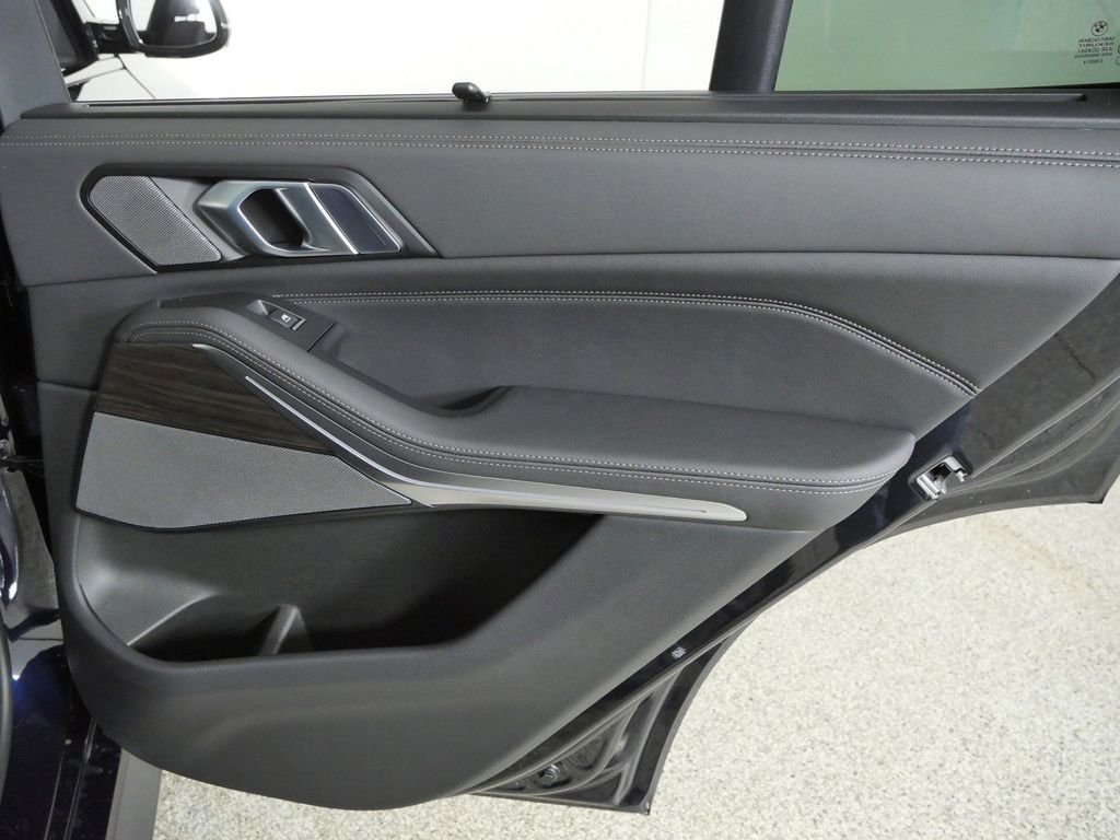 New 2026 Carbon Black Metallic BMW xDrive40i image 25