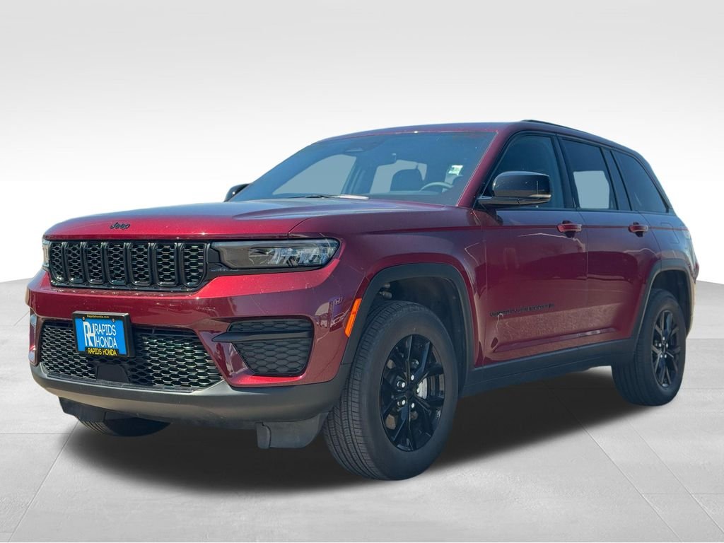 Used 2025 Velvet Jeep Altitude image 3