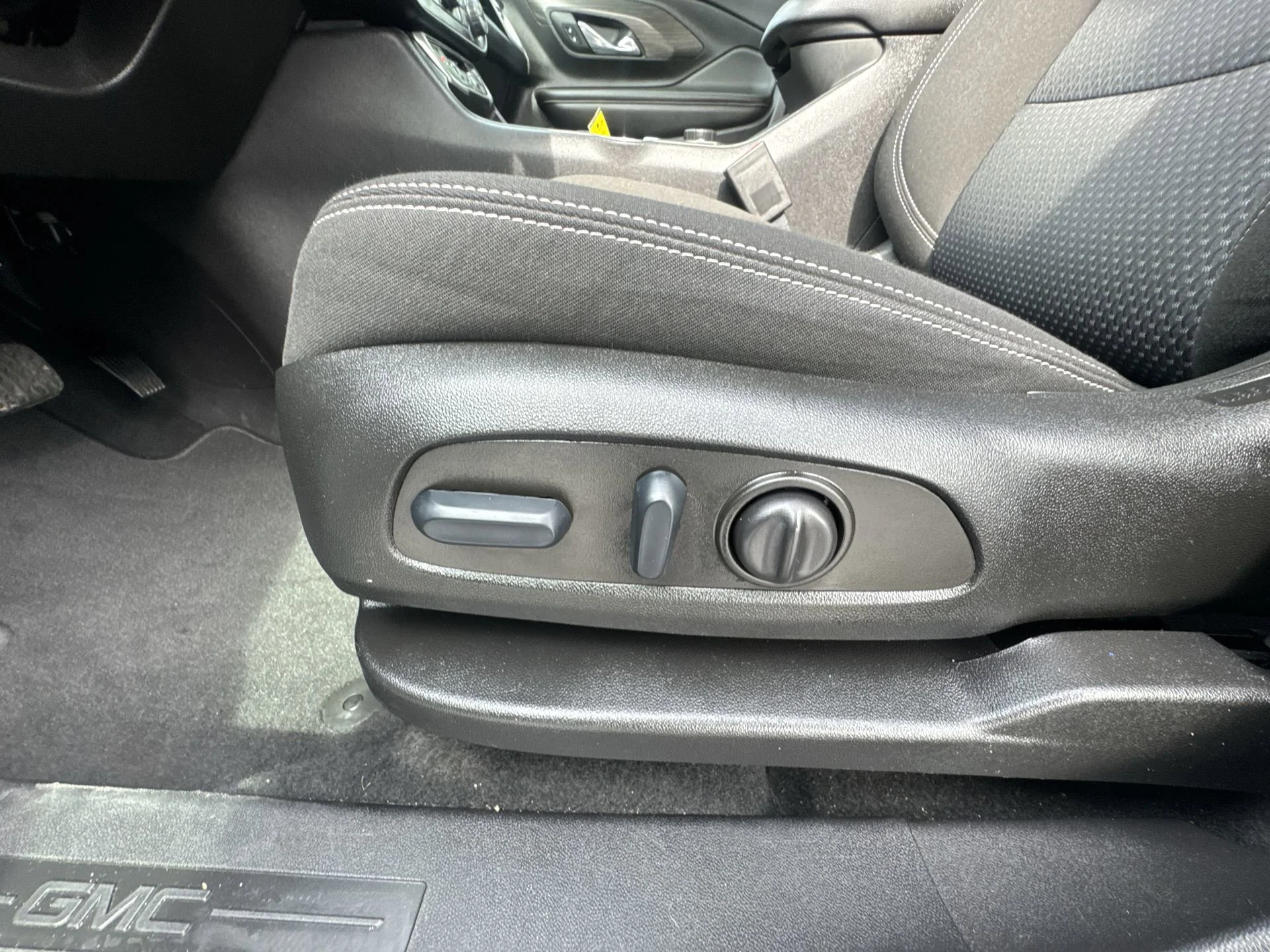 2023 GMC Terrain SLE - Photo 12
