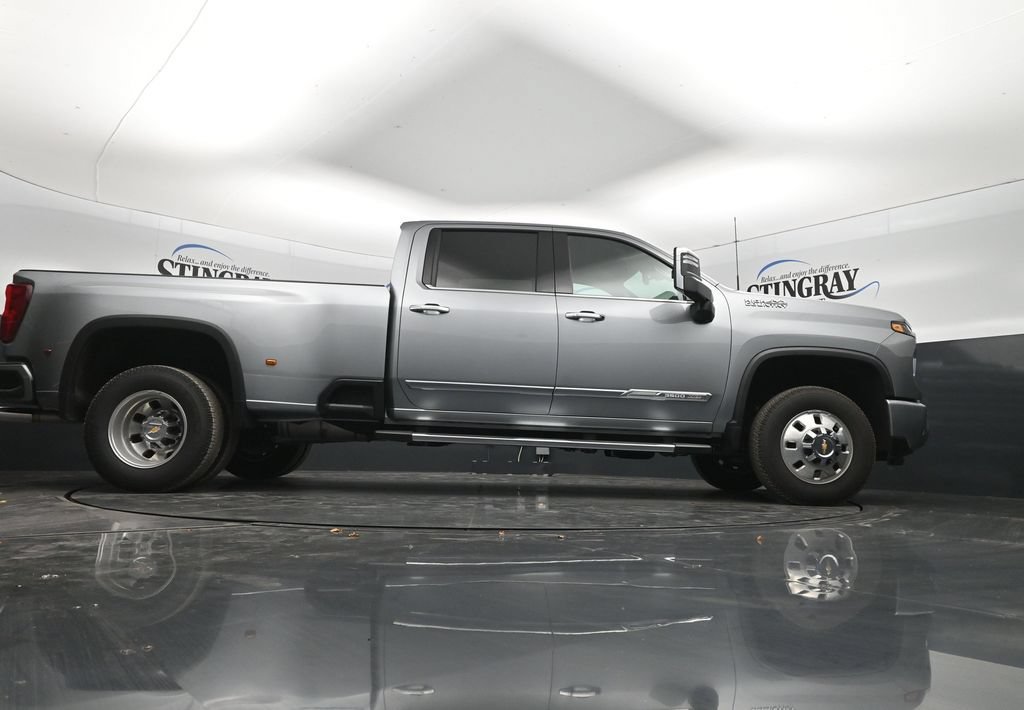 Used 2026 Sterling Gray Metallic Chevrolet High Country DRW image 33
