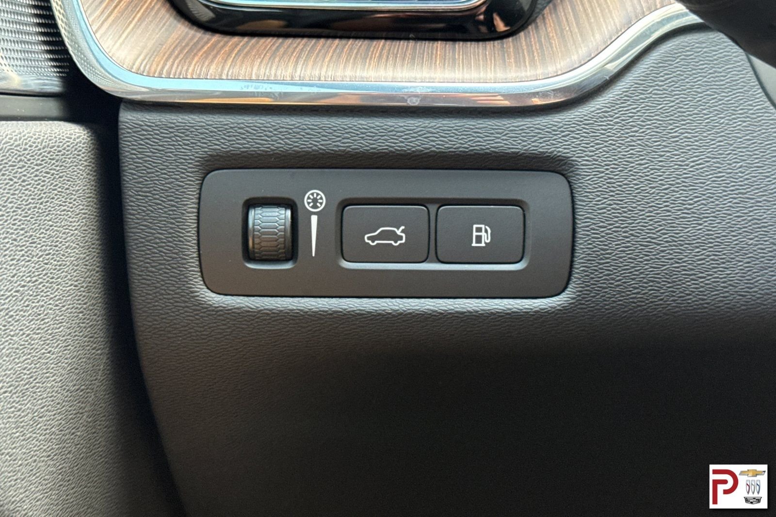 Used 2022 White Volvo T8 Inscription image 33