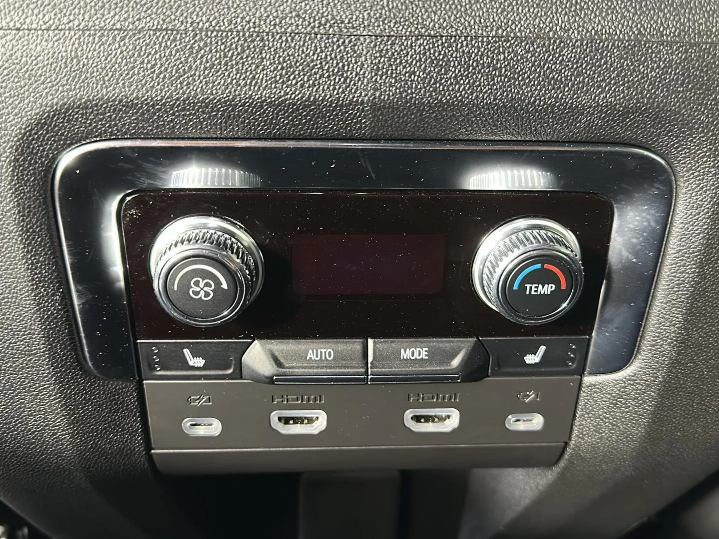 Used 2024 Sterling Metallic GMC SLT image 25