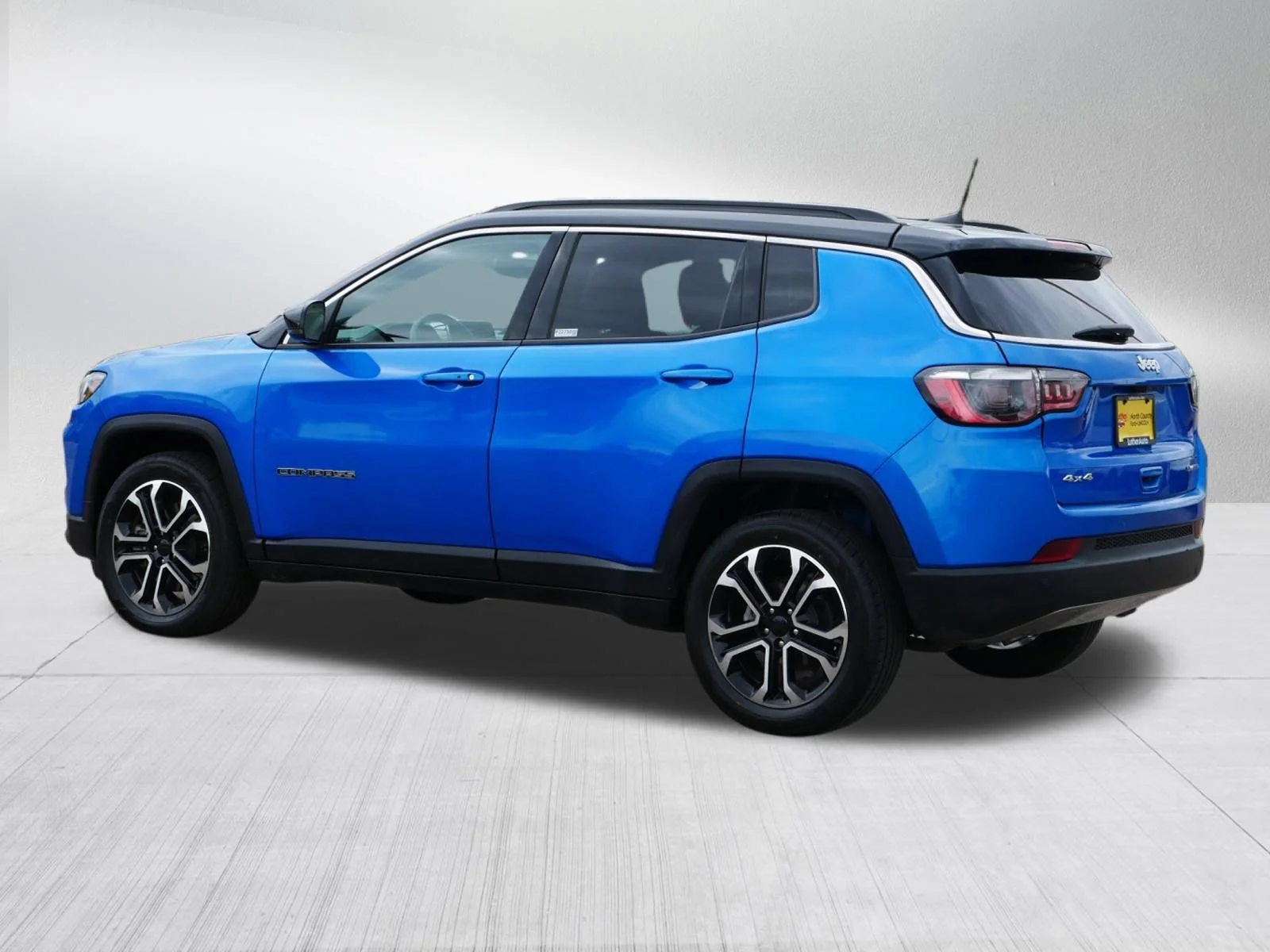 Certified Used 2024 Hydro Blue Pearlcoat Jeep Limited image 5