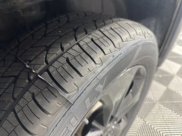 Used 2021 Black Jeep Altitude image 33