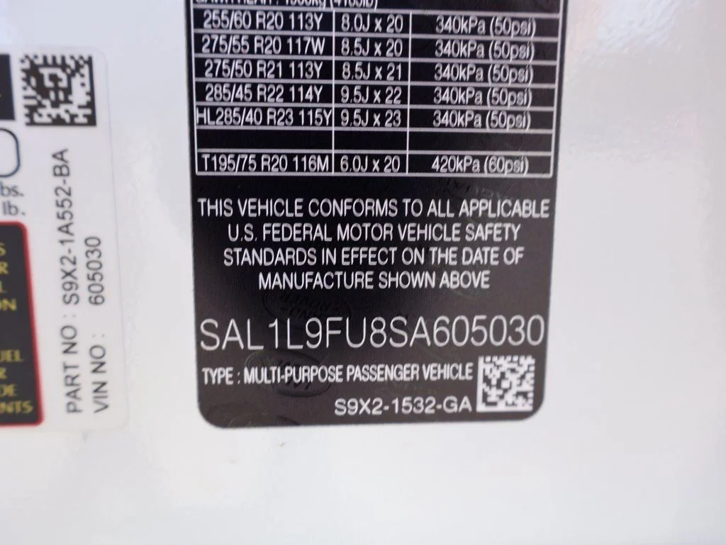 Used 2025 Fuji White Land Rover Dynamic SE image 40