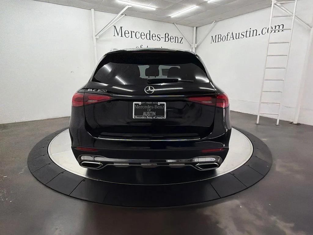 New 2027 Black Mercedes-Benz GLC 300 image 6