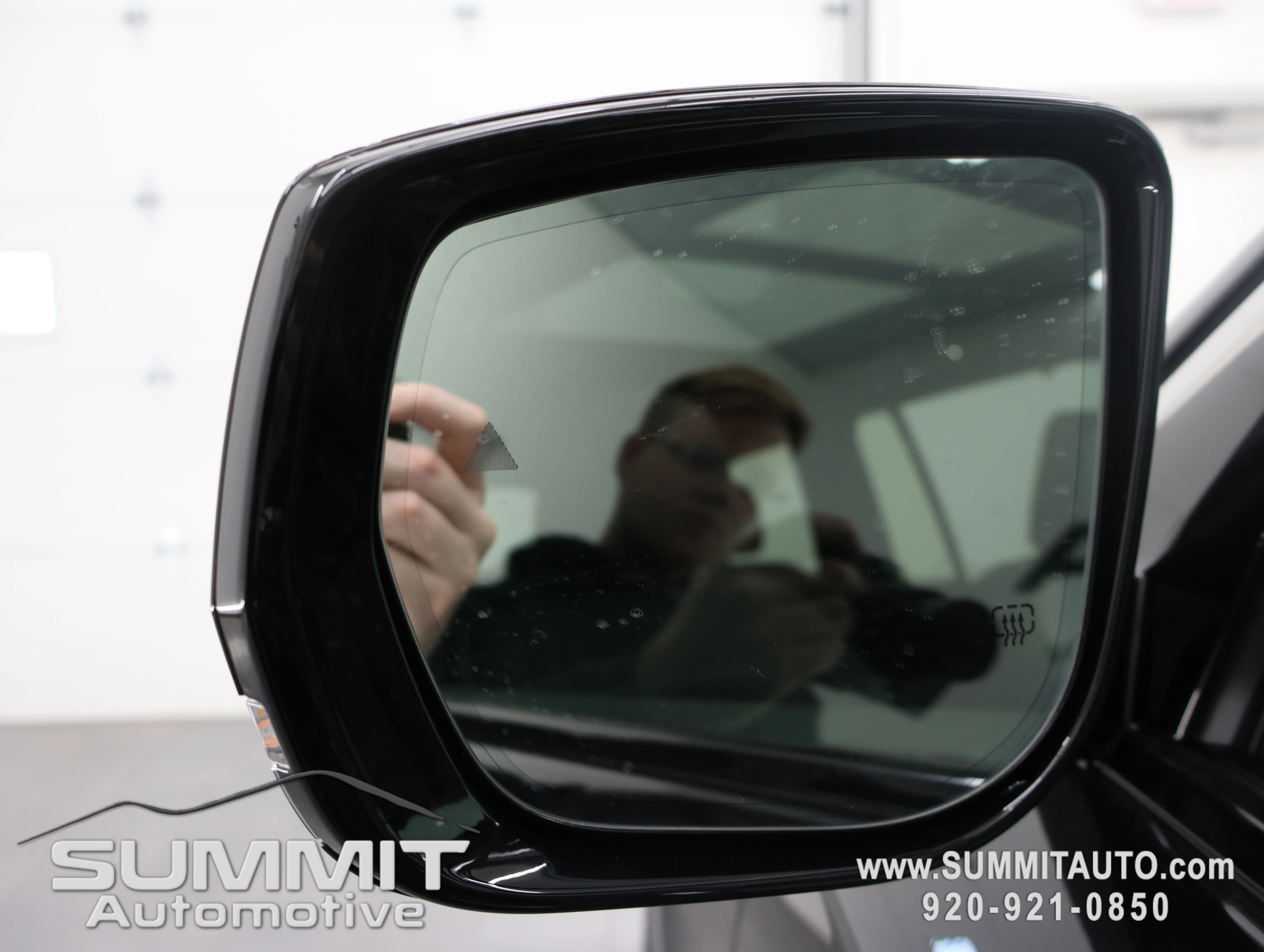 New 2025 Diamond Black Crystal Pearl-Coat Exterior Paint Jeep Limited image 43