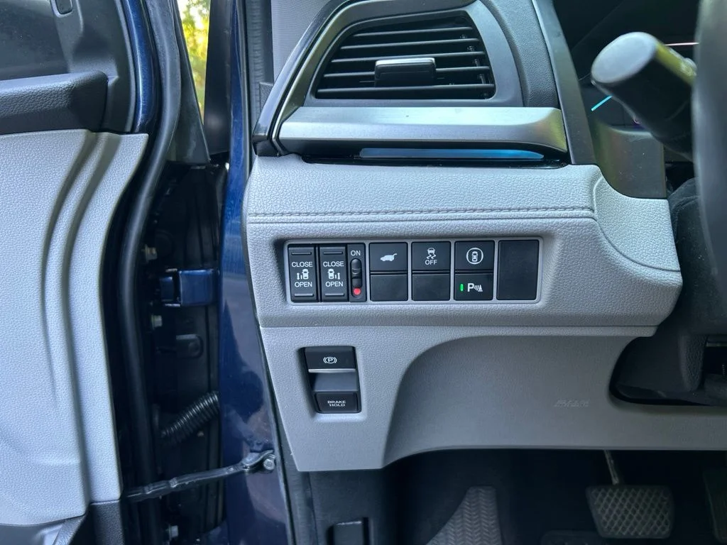 Used 2022 Blue Honda Touring image 23