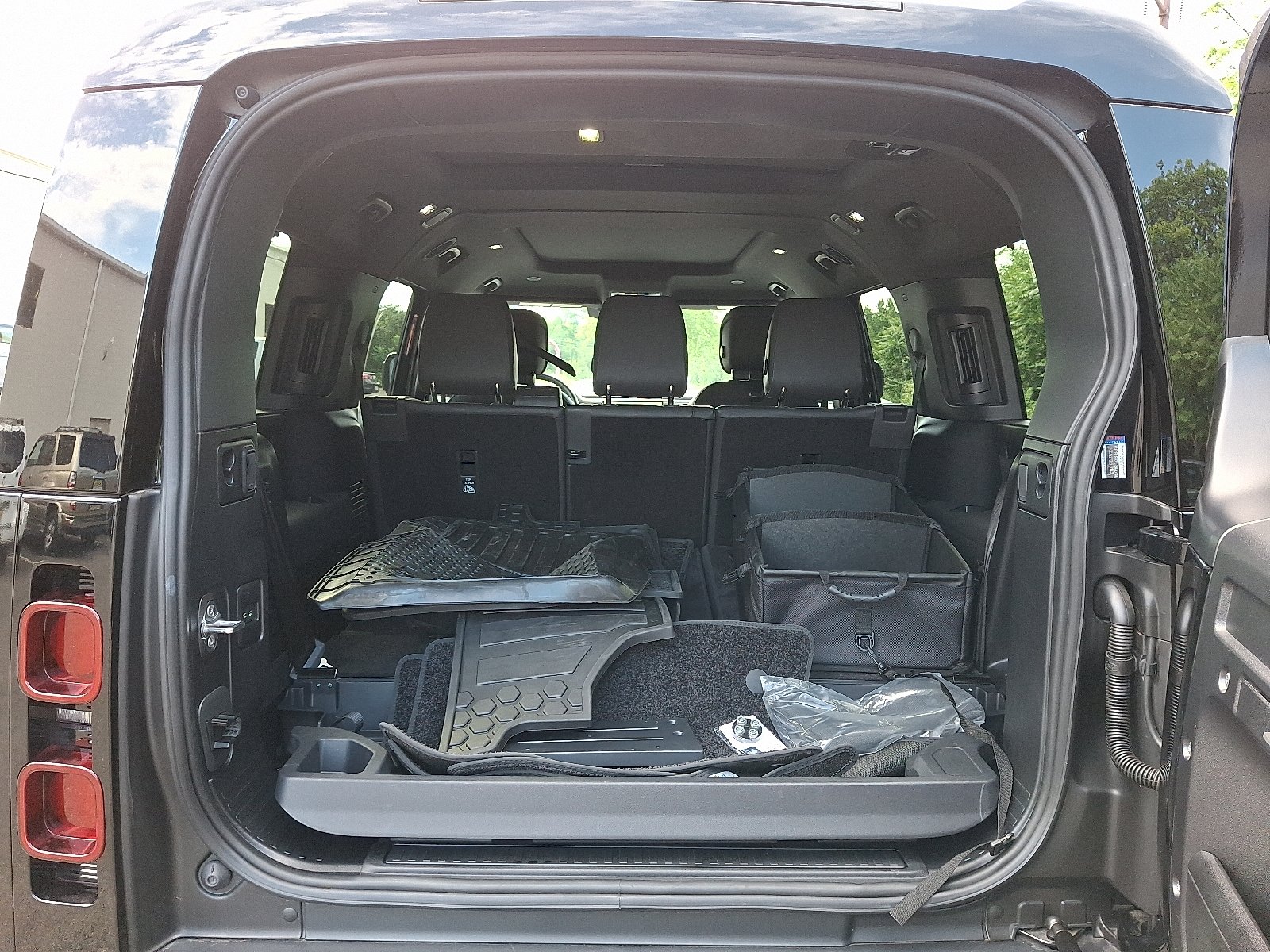 2025 Land Rover Defender X-Dynamic SE - Photo 29