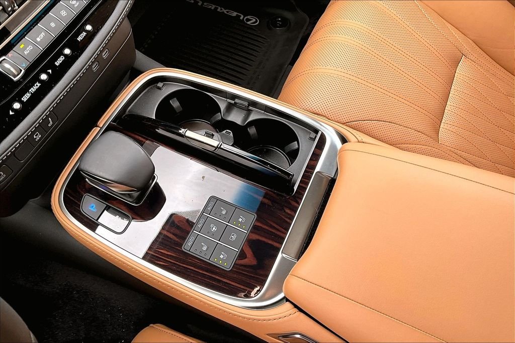 Used 2023 White Lexus 500 Base image 18