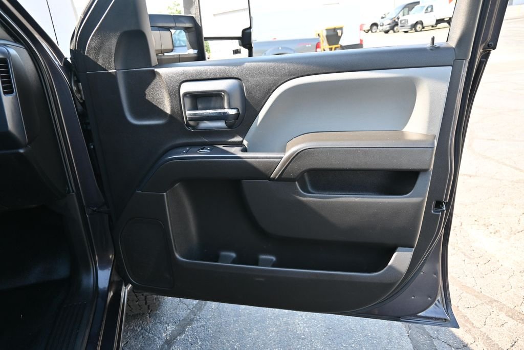 Used 2016 Tungsten Metallic Chevrolet Work Truck image 17