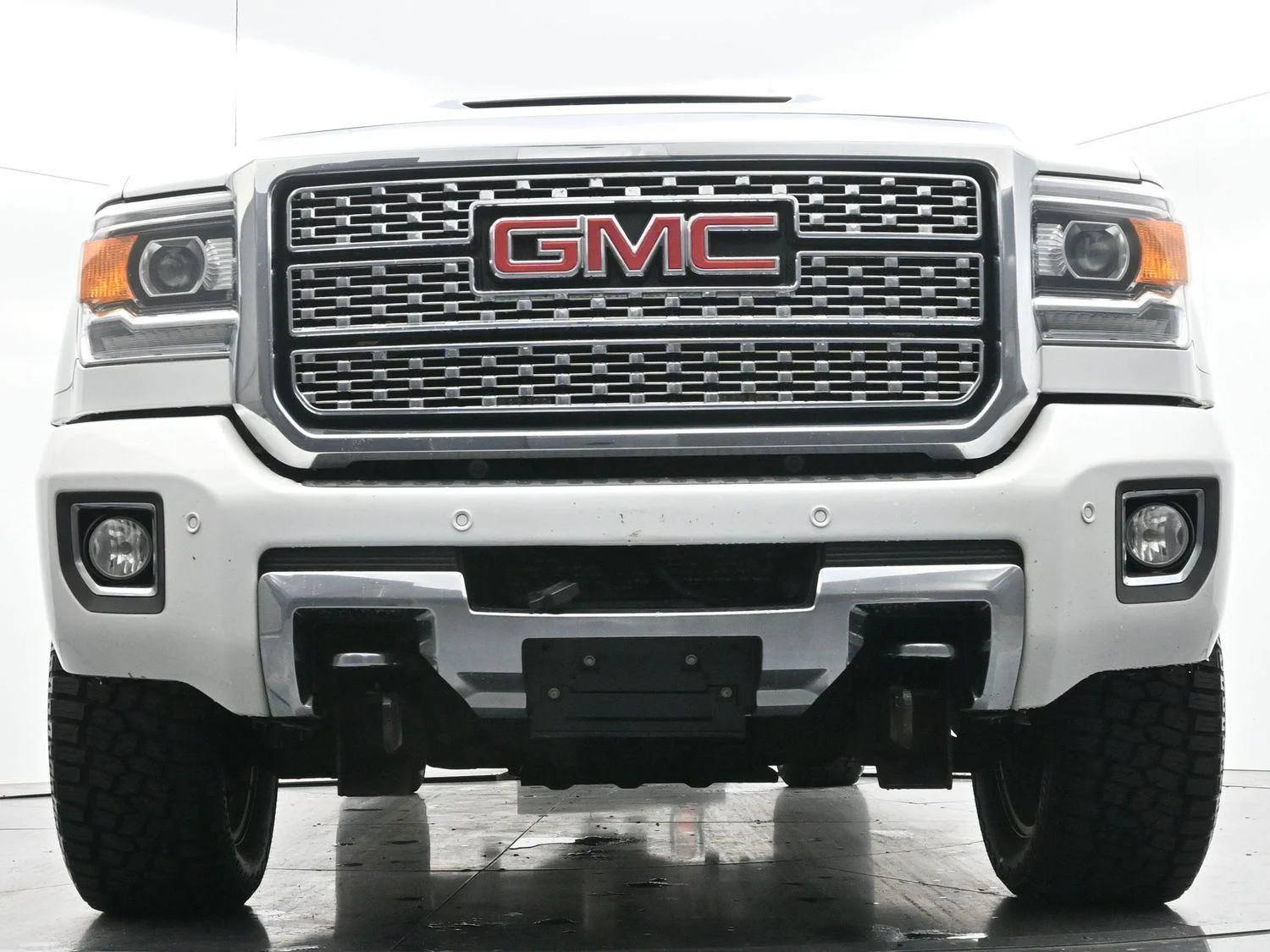 Used 2019 Summit White GMC Denali image 44