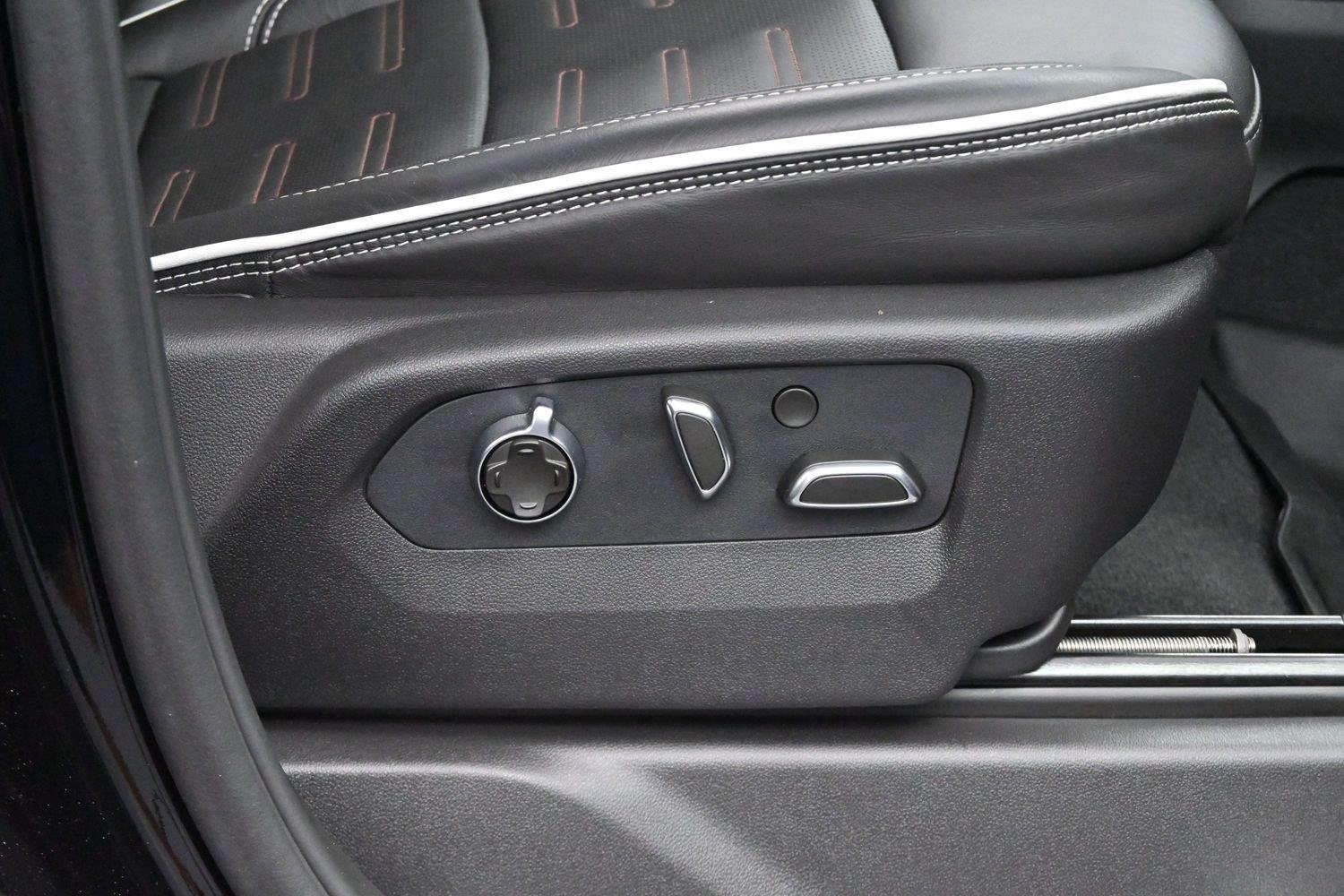 Used 2026 Onyx Black GMC AT4X image 33