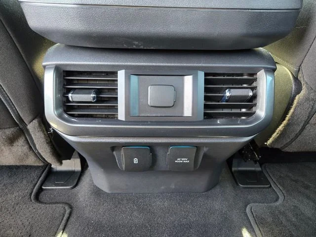 Used 2023 Black Ford XLT image 16