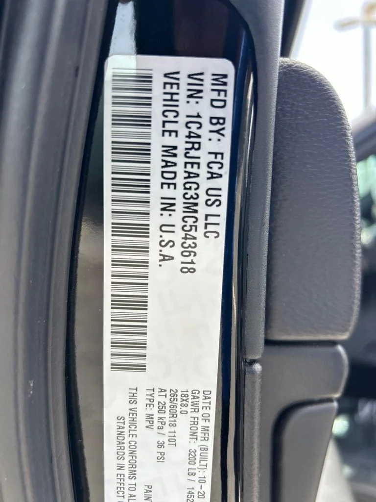 Used 2021 Black Jeep Laredo E image 46