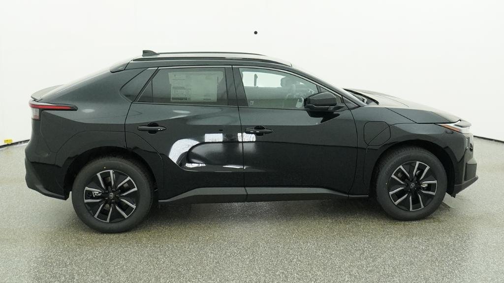 New 2026 Midnight Black Metallic Toyota XLE image 18