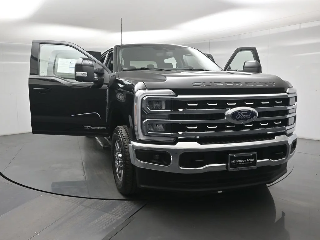 Certified Used 2025 Black Ford Lariat image 31