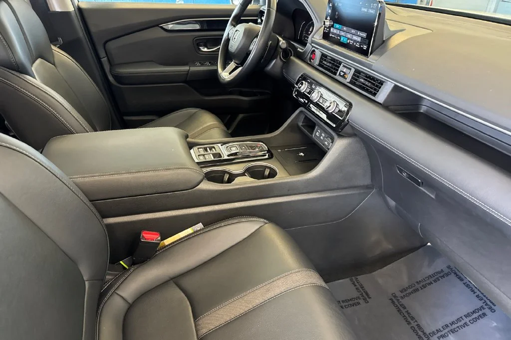 Certified Used 2025 Platinum White Pearl Honda Touring image 20
