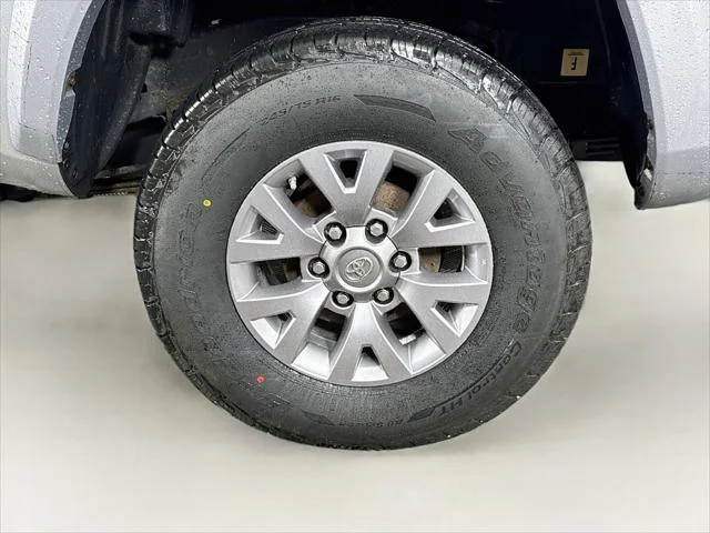 Certified Used 2017 SILVER ME Toyota  image 27