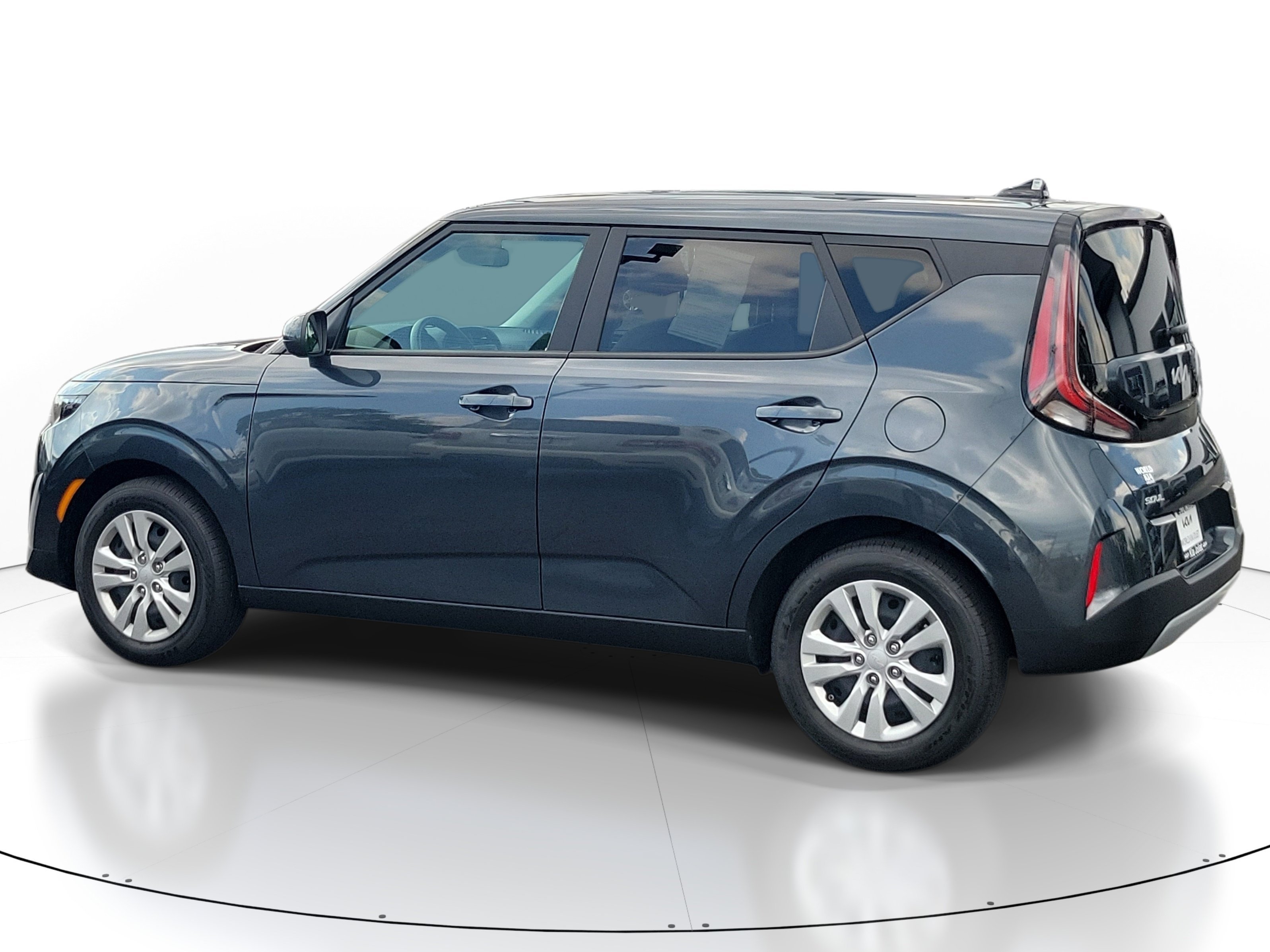 Used 2025 Gravity Gray Kia LX image 4