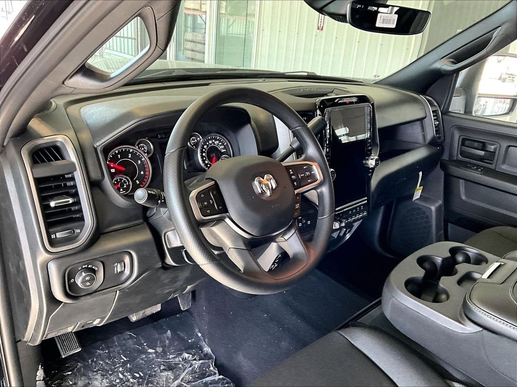 New 2026 Diamond Black Crystal Pearl-Coat Exterior Paint RAM Tradesman image 9