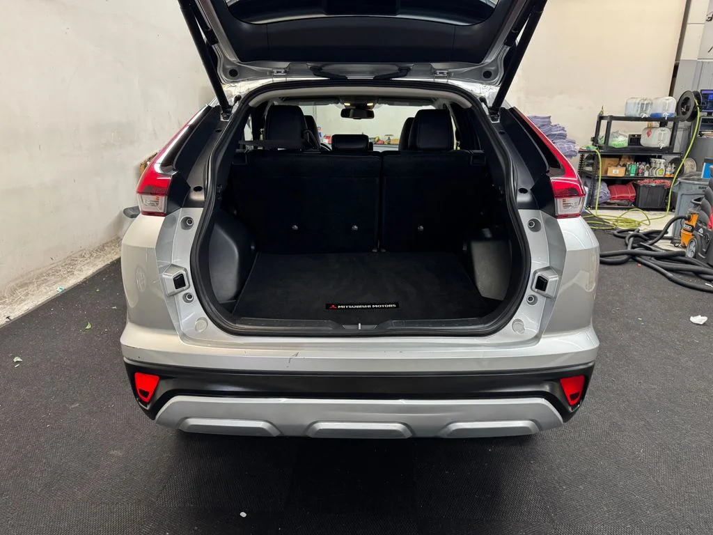 Used 2025 Silver Mitsubishi SE image 6