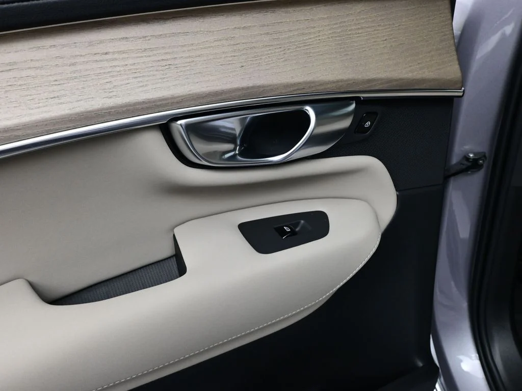 New 2026 Aurora Silver Volvo Plus image 16