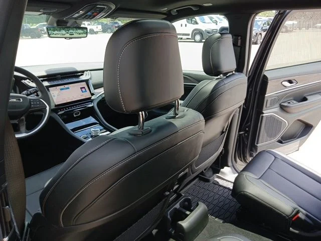 New 2026 Baltic Gray Metallic Clear-Coat Exterior Paint Jeep Limited Reserve image 18
