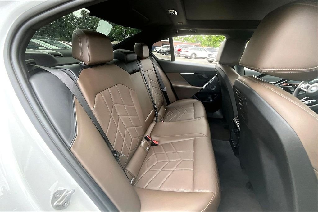 Used 2026 White BMW 550e xDrive image 19