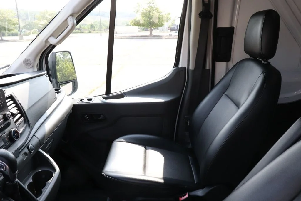 Used 2022 Oxford White Ford Base image 15