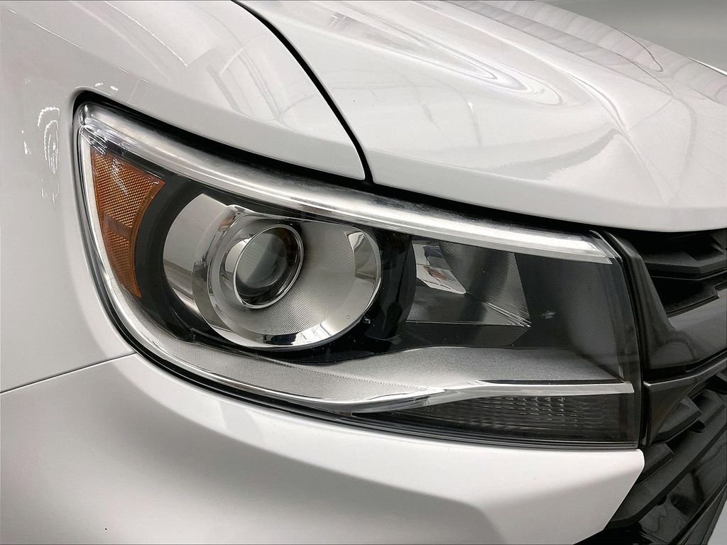 Used 2022 White Chevrolet Z71 image 34