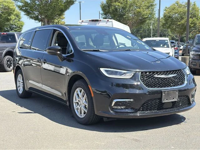 Used 2024 Black Chrysler Touring L image 15