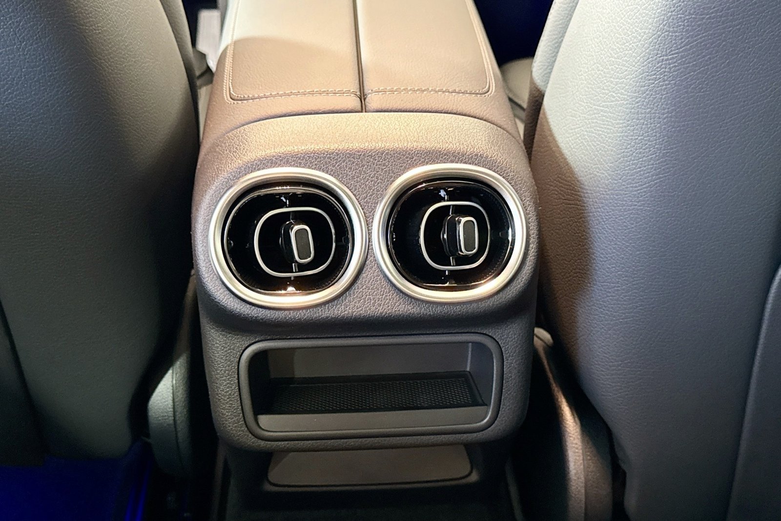 New 2026 Polar White Mercedes-Benz GLC 300 image 23