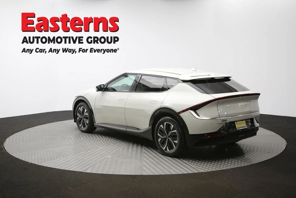 Used 2022 White Kia Wind image 66