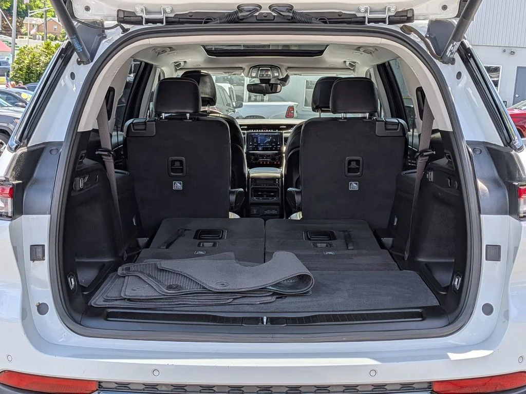 Used 2023 White Jeep Limited image 8