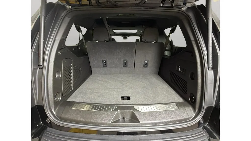 2025 Chevrolet Suburban RST - Photo 30