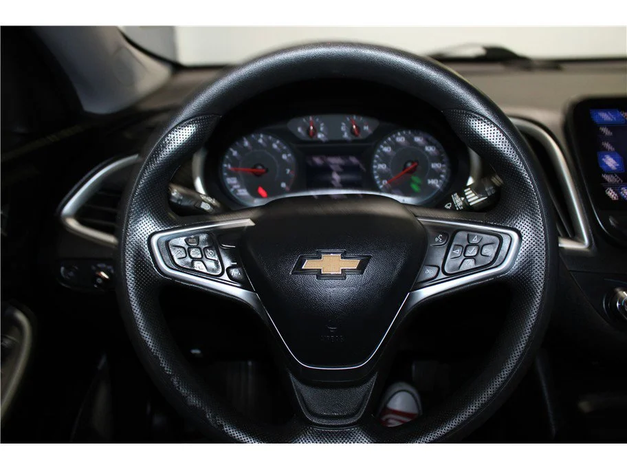 Used 2023 Summit White Chevrolet LT image 26