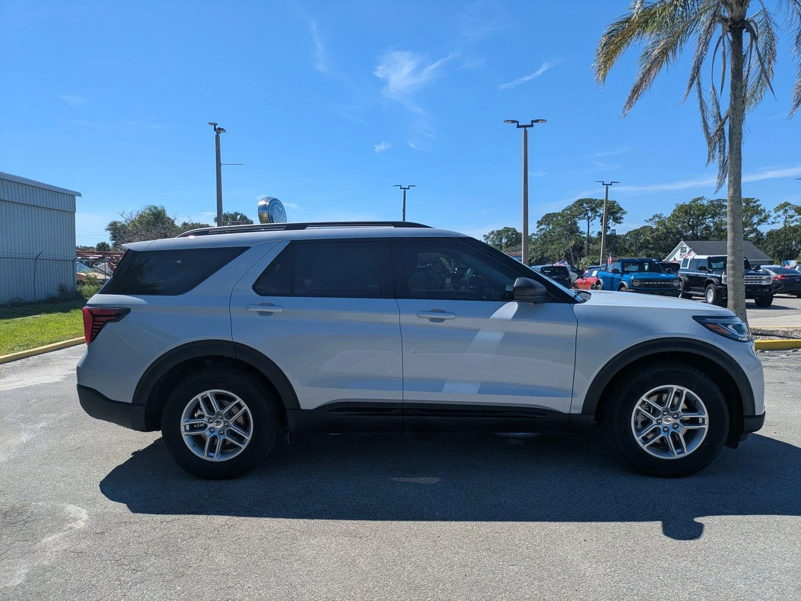 New 2026 Space White Metallic Ford Active image 5